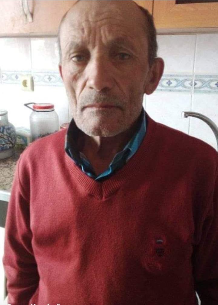 Duran Karabuğa..
59 yaşında, kaplama ustası..
Samsun İlkadım'da çalıştığı (ve gece de kaldığı) belediye hamamı inşaatının asansör boşluğuna yaklaşık 8 metre yükseklikten düşerek hayatını kaybetti..
Üç çocuk babası, Kayseri Yahyalı Balcıçakırı Mahallesi'nden..