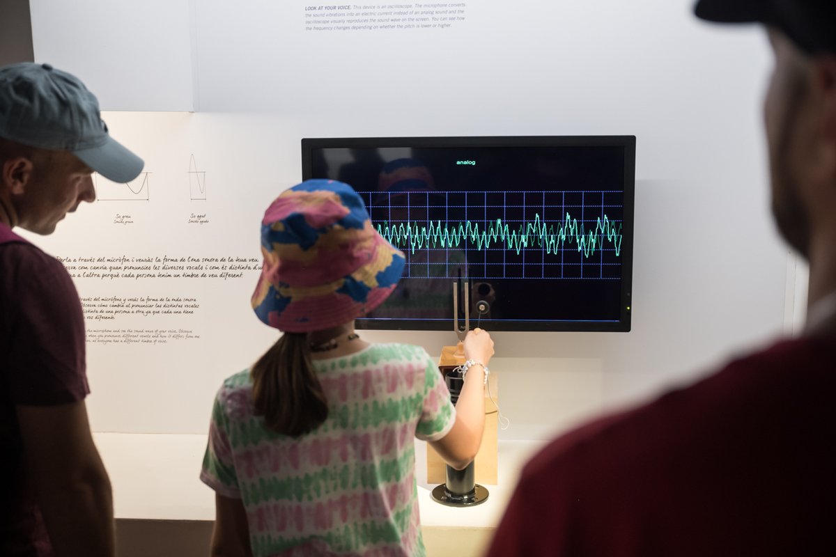 CACiencies's tweet photo. En el #MuseudelesCiències te proponemos jugar con la música y darle al▶️de la forma más interactiva

Conoce toda la ciencia que hay en el arte de tocar un instrumento en la exposición #PlayCAC https://t.co/Pcv9GrJjpa
