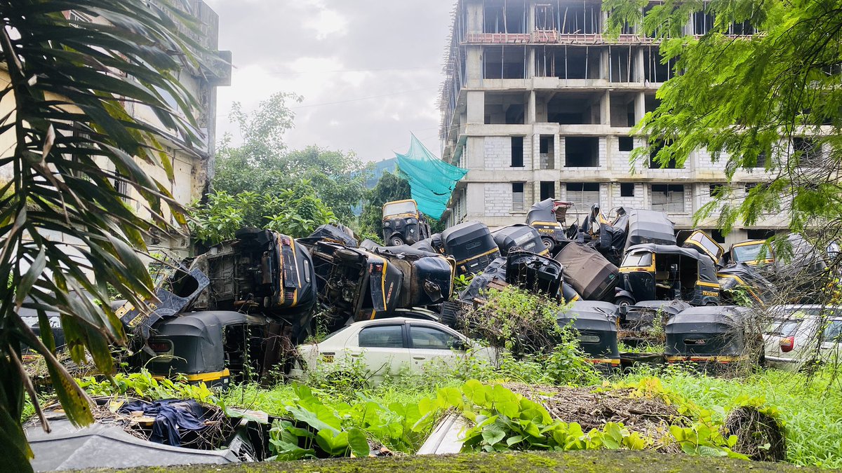 mumbaimatterz's tweet photo. See the Work of BMC
@mybmc @mybmcwardL

Plot earmarked as Recreation Ground now a Graveyard for Autos &amp; junk vehicles.

Breeding ground for Dengue Malaria causing mosquitoes 🦟 &amp; rodents.

Loc: Behind Palazzio, Aditya Mill Comp, Safed Pul SakiNaka 

CC: @mashrujeet https://t.co/7ACgG3Zm1F