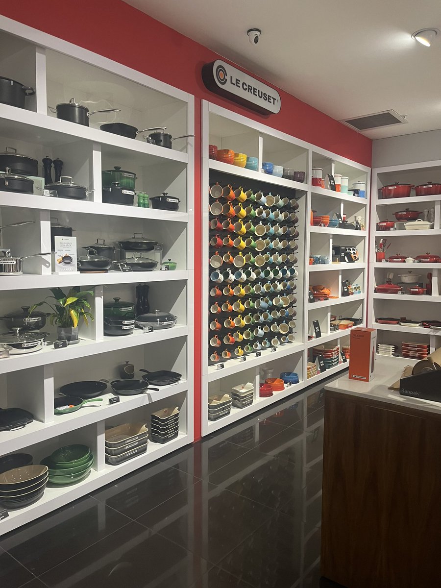 NikkiLewin's tweet photo. @LeCreuset and @Discovery_SA - how can you run a promotion in Le Creuset stores when none of your staff or their manager in the Rosebank branch have any idea on how the promotion works? No training and wasted marketing opportunity https://t.co/ehWUuTRnBj