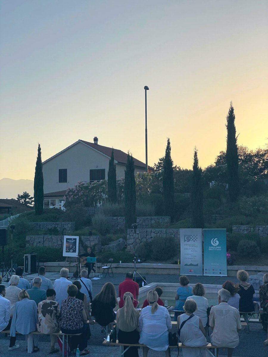 yeehirvatistan's tweet photo. Dünyaca ünlü Hırvat orkestra şefi Igor Vlajnić, Rijeka’da düzenlediğimiz Arslanbek Sultanbekov Konserini #novilist için yazdı.
“Arslanbek Sultanbekov Türkiye'de büyük bir müzik yıldızı, daha çok halk kültüründen esinlenen besteleri ile tanınıyor”
👉 https://t.co/9g29T3iNhZ https://t.co/b7sWrBN2GJ