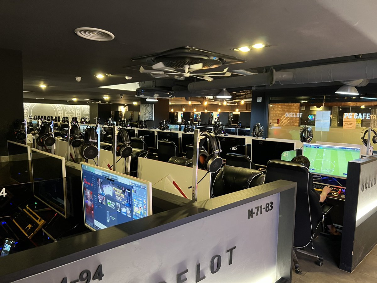 PC BANG in Seoul. Nobody plays Web3 games 🧐.