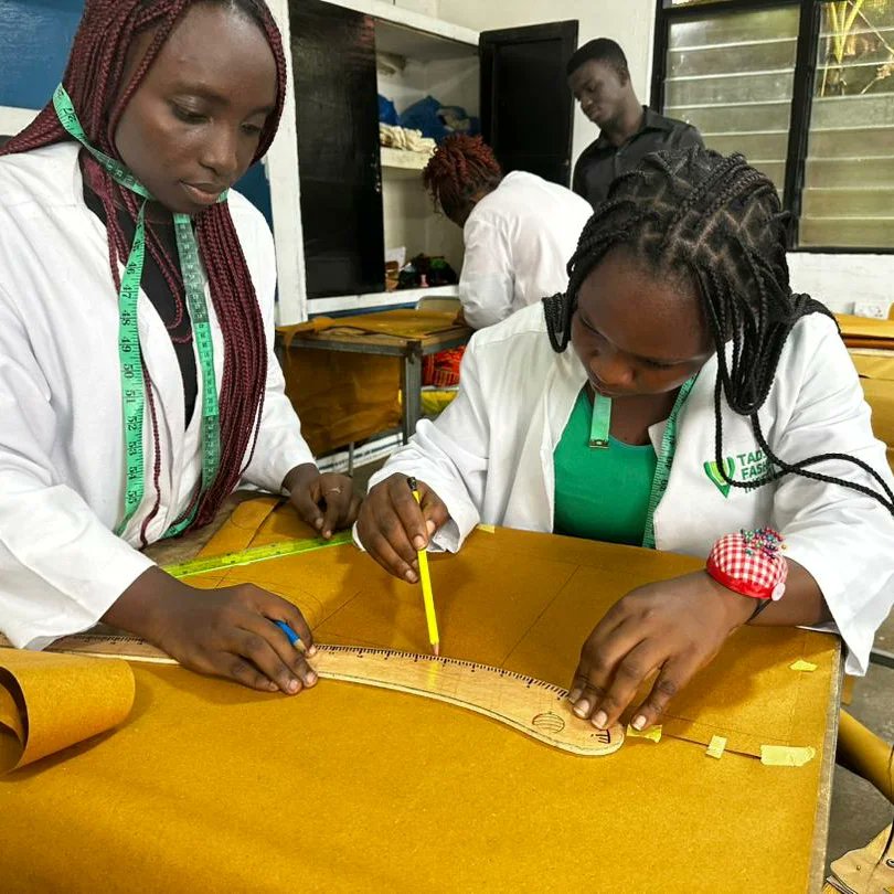 Tads_edu's tweet photo. "At TADS, we cultivate a culture of collaboration and creative synergy among our students. We firmly believe that the fashion industry thrives on collective efforts among artisans and creatives. Empowering our students to work together paves the way for a brighter future. https://t.co/5esYRwzcpu