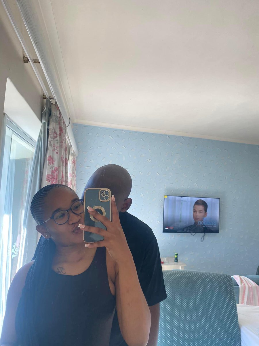AdvoBarryRoux's tweet photo. Why do ladies hide their boyfriends? https://t.co/WTPZDC3C2o