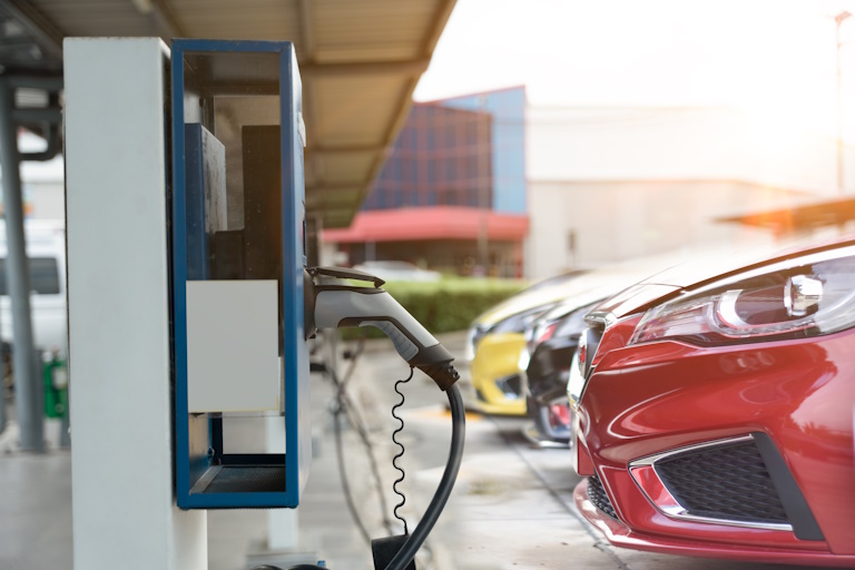 TopCharger's tweet photo. New research reveals several interesting stats about workplace charging:
- Workplace chargers will double by 2024
- 32% of firms are paying for employees’ home chargers
https://t.co/eawaisydmh
#fleets #electricvehicles #workplacecharging #evcharging https://t.co/CoxErkxuHh