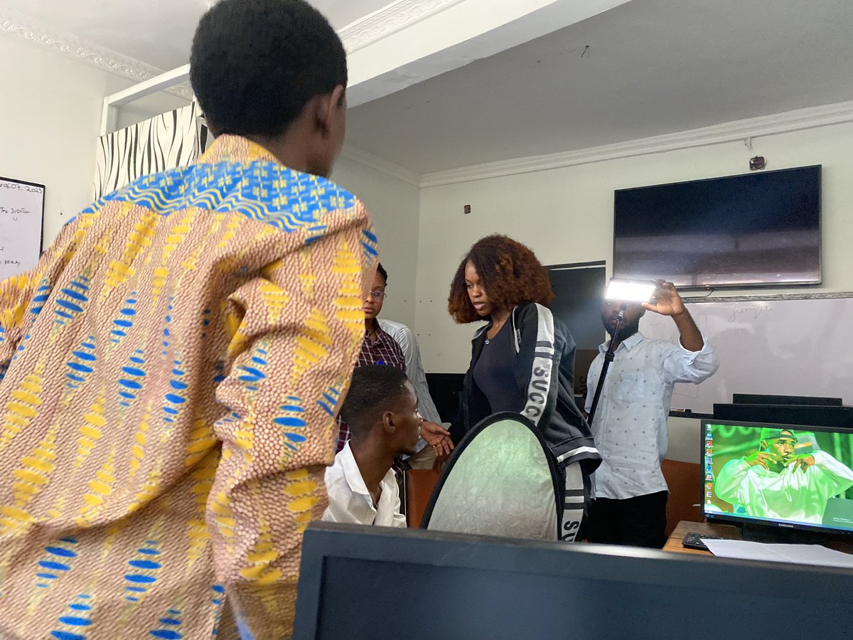 palmadocrdc's tweet photo. Séance d'apprentissage des apprenants à la réalisation d'un reportage professionnel @JudithTshiyamba @central_sage @IsralMutombo11 @FabriceMilenge @albertkibangala https://t.co/kzjRkJ8CaK