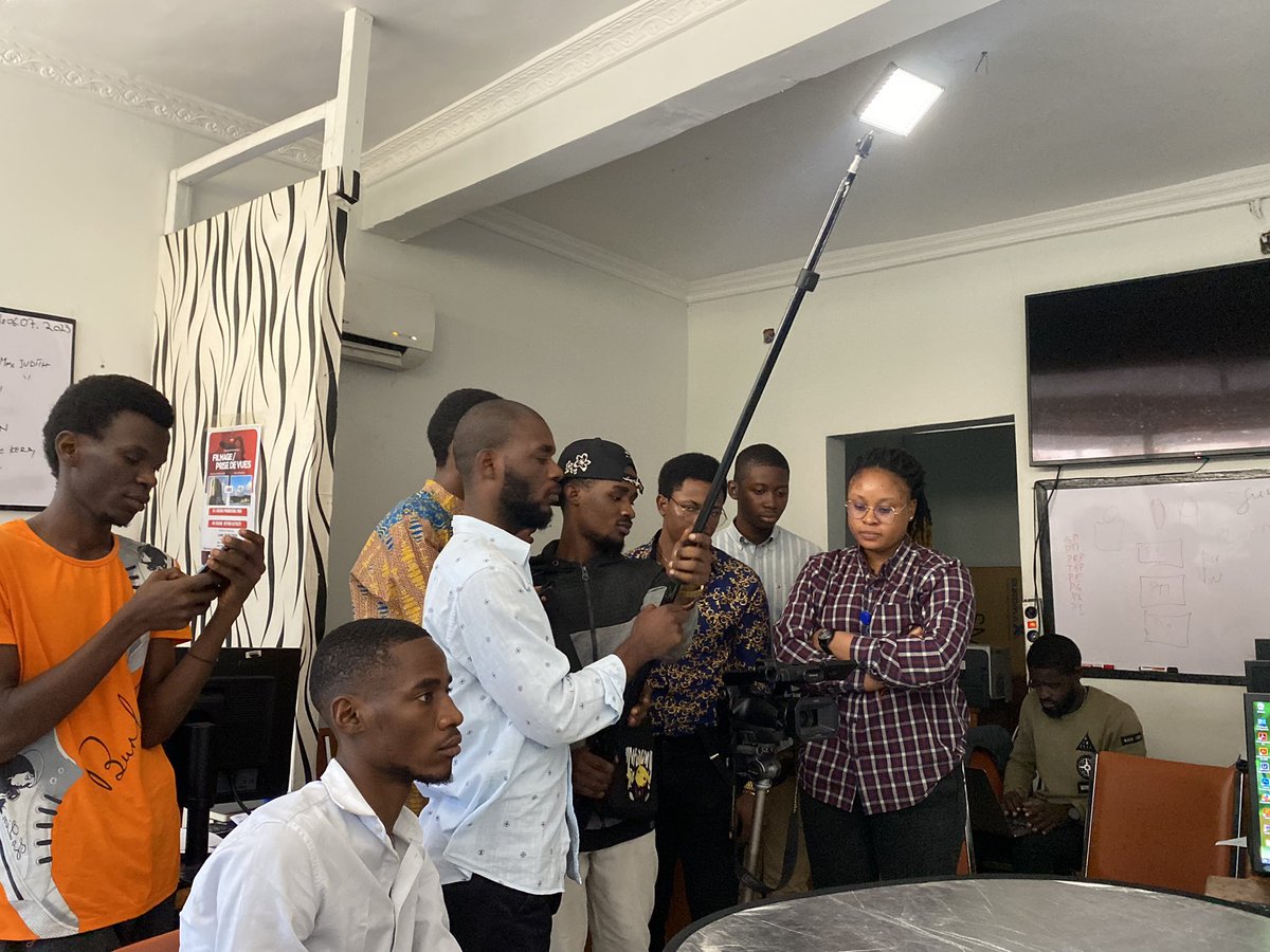 palmadocrdc's tweet photo. Séance d'apprentissage des apprenants à la réalisation d'un reportage professionnel @JudithTshiyamba @central_sage @IsralMutombo11 @FabriceMilenge @albertkibangala https://t.co/kzjRkJ8CaK