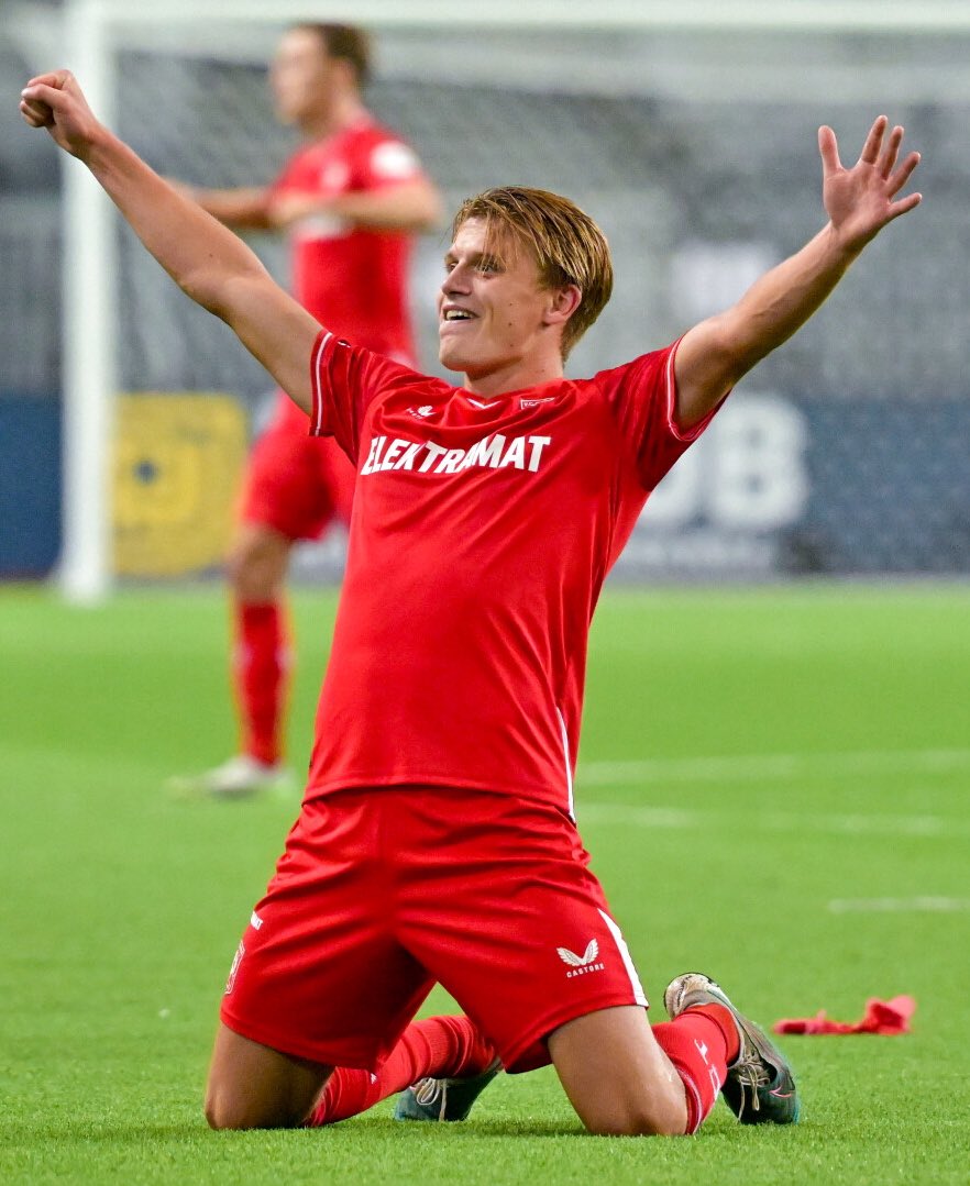 🔴 Hoeveel likes en retweets voor de held !!!🔴 #Fctwente #hamtwe #UECL #UECLQualifiers #semsteijn