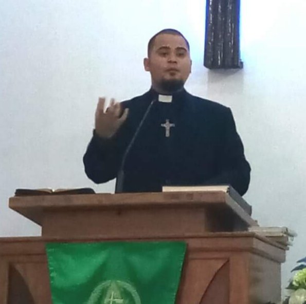 Tidak ada yang terlalu kecil di dunia ini sehingga dapat luput dari kasih Allah. Bertindaklah dalam kasih Allah, tak peduli sekecil apa pun, dan Allah akan membuatnya menjadi besar. 

- Pdt. Sosam E. Zebua