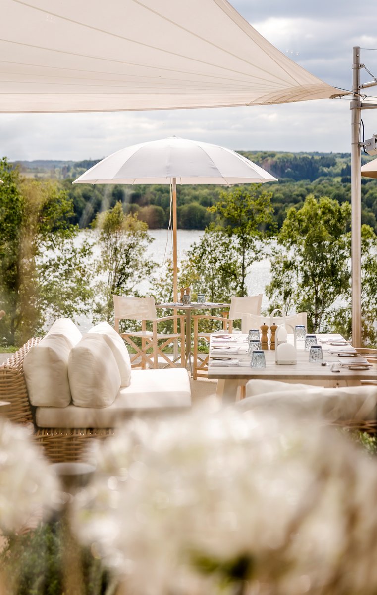 leadingspa's tweet photo. Der neue NaturBadeteich 🌾 wartet in der Seezeitlodge auf DICH – mit 560 m² Wasserfläche, einem kleinen Strandbereich sowie vielen gemütlichen Rückzugsorten mit Liegen und Day Beds!
📸: seezeitlodge #leadingspa #leadingsparesorts #seezeitlodge #saarland #bostalsee #badeteich #new https://t.co/6IfExMLH2N