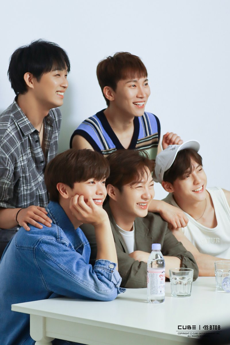 OFFICIALBTOB's tweet photo. [📸] 비투비 [에스콰이어 - 에비앙] 화보 촬영 비하인드❤

더 많은 사진은 비투비 Weverse Media에서 확인해주세요!
▶ https://t.co/ONZVEZoDma

#비투비 #BTOB
#에스콰이어 #evianwater https://t.co/DdVENnc6a9