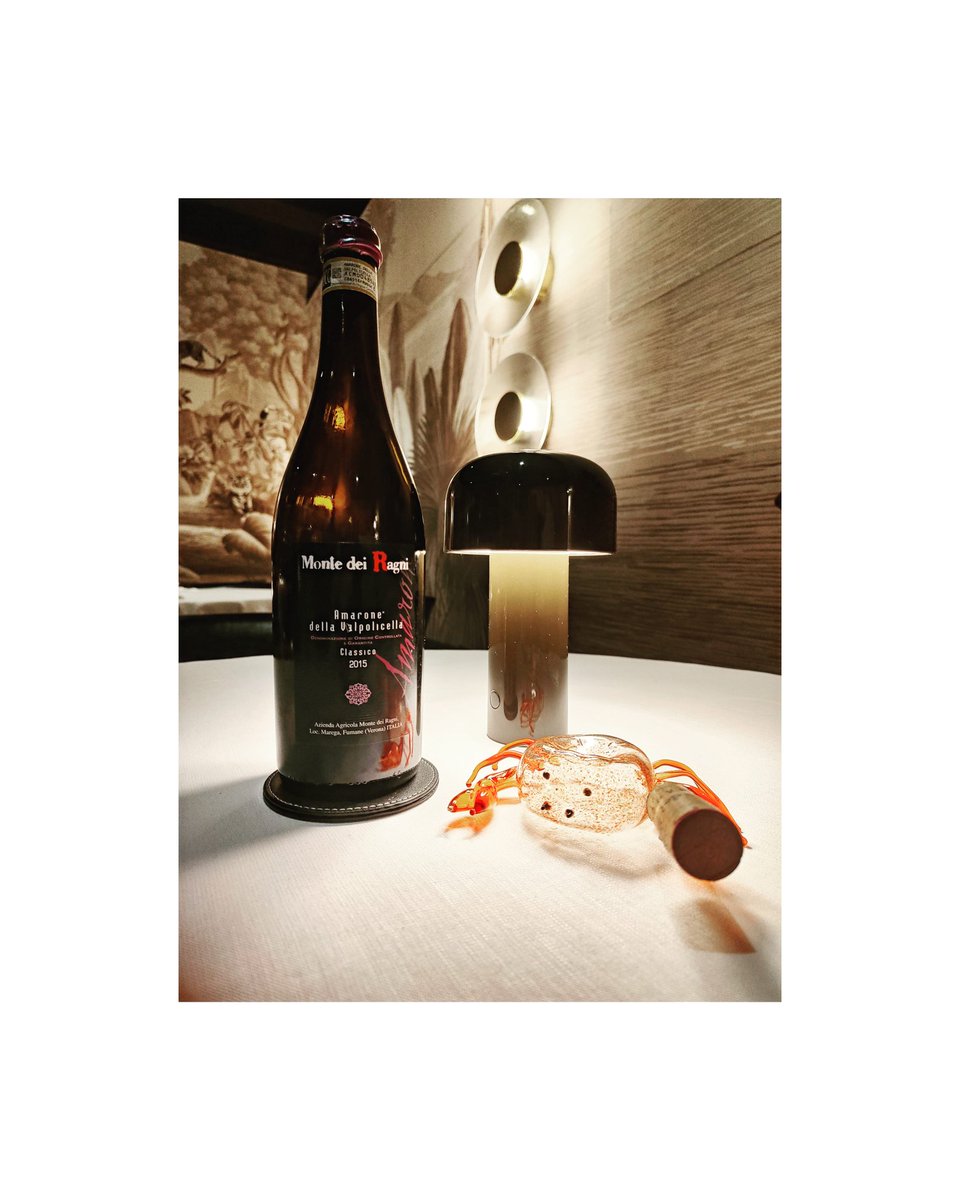 Amarone della Valpolicella Classico
2015 
@montedeiragni 

•Liquore alla Marasca 
•Cioccolatino Boero
•Liquirizia Haribo 

“il vino si fa con il naso e con le mani, non con i pulsanti!”
Cit. Zeno Zignoli 

#wine #vino #redwine #instawine #italiandoitbetter #madeinitaly