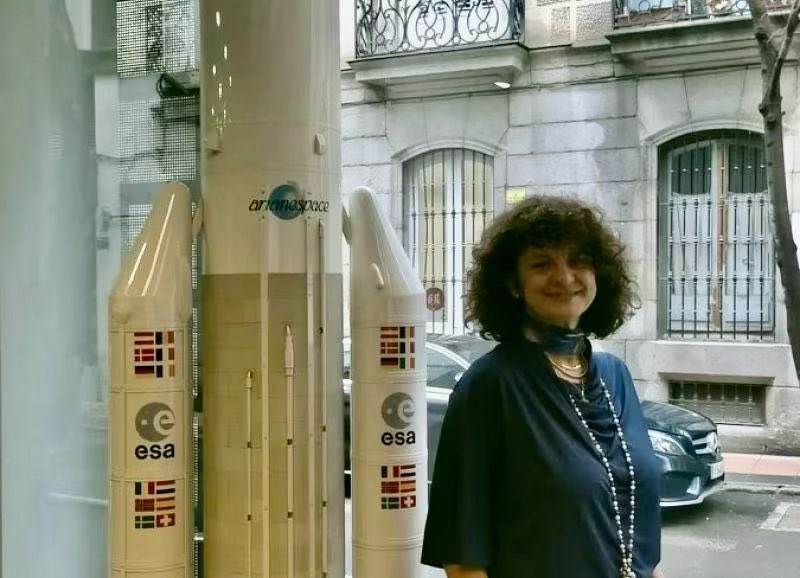 Diana Morant (@dianamorantr) on Twitter photo Seguimos rompiendo techos de cristal dentro del ámbito científico y espacial.
Por primera vez, España preside el Comité del Programa Científico de la <a href="/esa/">European Space Agency</a> y es Cecilia Hernández la protagonista de este hito convirtiéndose en la primera española en ocupar el cargo. ¡Enhorabuena! Seguimos rompiendo techos de cristal dentro del ámbito científico y espacial.
Por primera vez, España preside el Comité del Programa Científico de la <a href="/esa/">European Space Agency</a> y es Cecilia Hernández la protagonista de este hito convirtiéndose en la primera española en ocupar el cargo. ¡Enhorabuena!