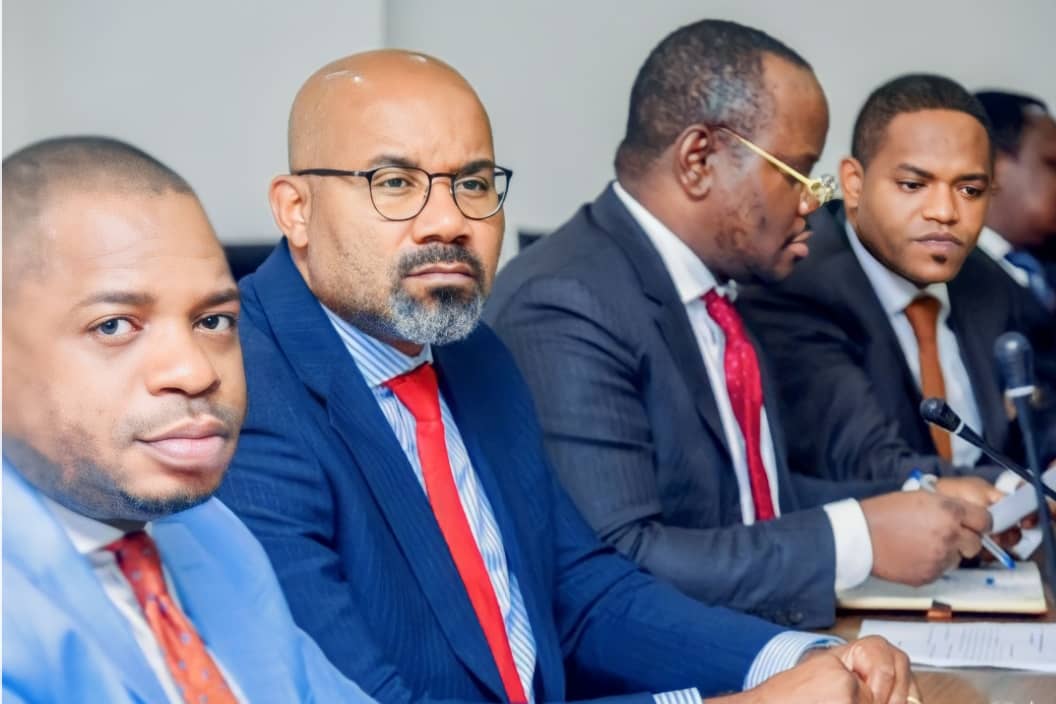 OmbaKasongo's tweet photo. #RDC: #TauxDeChange 
Nous comptons sur la coopération de tous les opérateurs économiques et allons nous impliquer pour que les banques commerciales puissent se conformer au taux officiel.

N.B: À ce jour, le dollar US, se négocie entre 2200 CDF et 2300 CDF. @VitalKamerhe1 https://t.co/WGcjqcQKYd