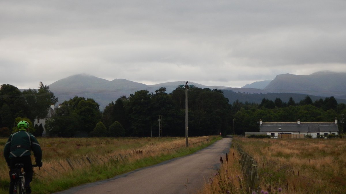 PeteCrane5's tweet photo. Pleased to get a view of the #Cairngorms early this morning on my #CycleFromHome https://t.co/adjCI1Jirv