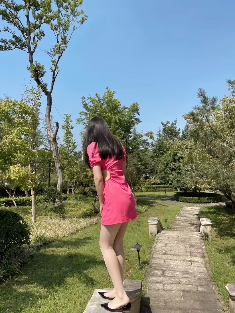 Every dewdrop is full of my endless thoughts; every breeze brings my gentle greetings; every night, I miss you tossing and turning; Kiss sealed!