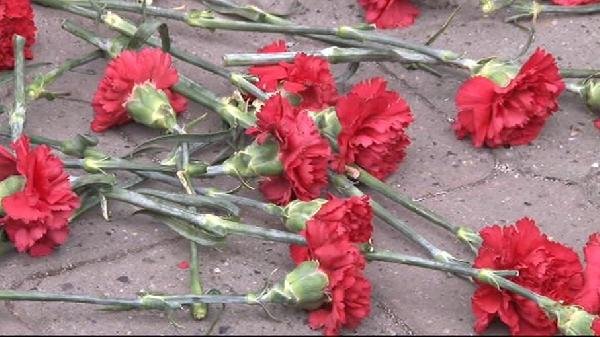 Muhammet Ahmet..
30 yaşında, Suriyeli işçi..
Mardin Kızıltepe'de bir arazide sondaj kuyusu açma çalışması sırasında hazırlık yapıldığı sırada dinamitin patlaması sonucu hayatını kaybetti, 2 işçi yaralandı..