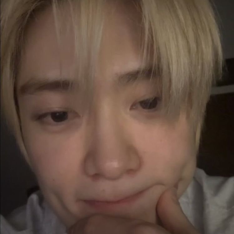 hyynjjae's tweet photo. Я снова не выспался https://t.co/Tz24gZNHwn