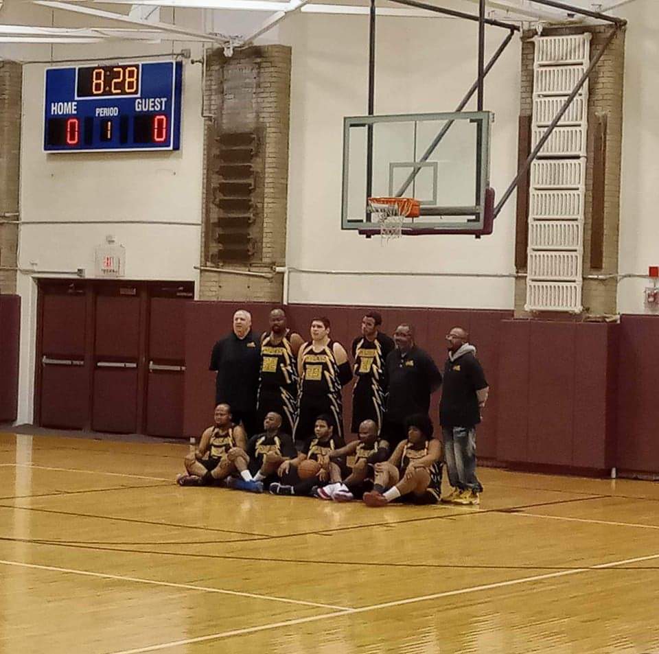 YoungAnt2021's tweet photo. As u know know I gotta get yall to know me personally so here's a photo of my team last year 2022 basketball season we went 11-3 which is not bad and we made it to the state tournament which we lost 42-45 competitive game which I'm not mad but I'll be back in the state real soon! https://t.co/GdeIgW1WsB
