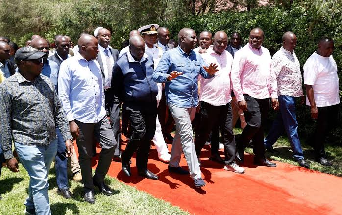 Sagana 4 loading! President Ruto is set to meet Mt. Kenya Leaders at Sagana Lodge. Uhuru had held such meeting at the same venue a year ago with the then oppressed Ruto uninvited