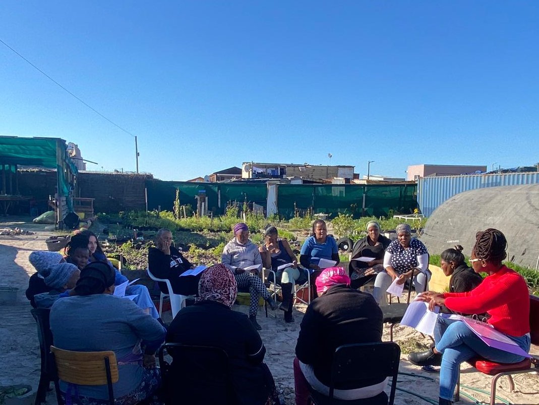 RainbowsMeet's tweet photo. Our association held a workshop with a group of women on the question: "What strategies can we develop to resolve conflicts peacefully and how can we prevent them in the future?". Together, we explored various strategies to promote peaceful resolution. 🤝💕 https://t.co/yNa8qKkuSL