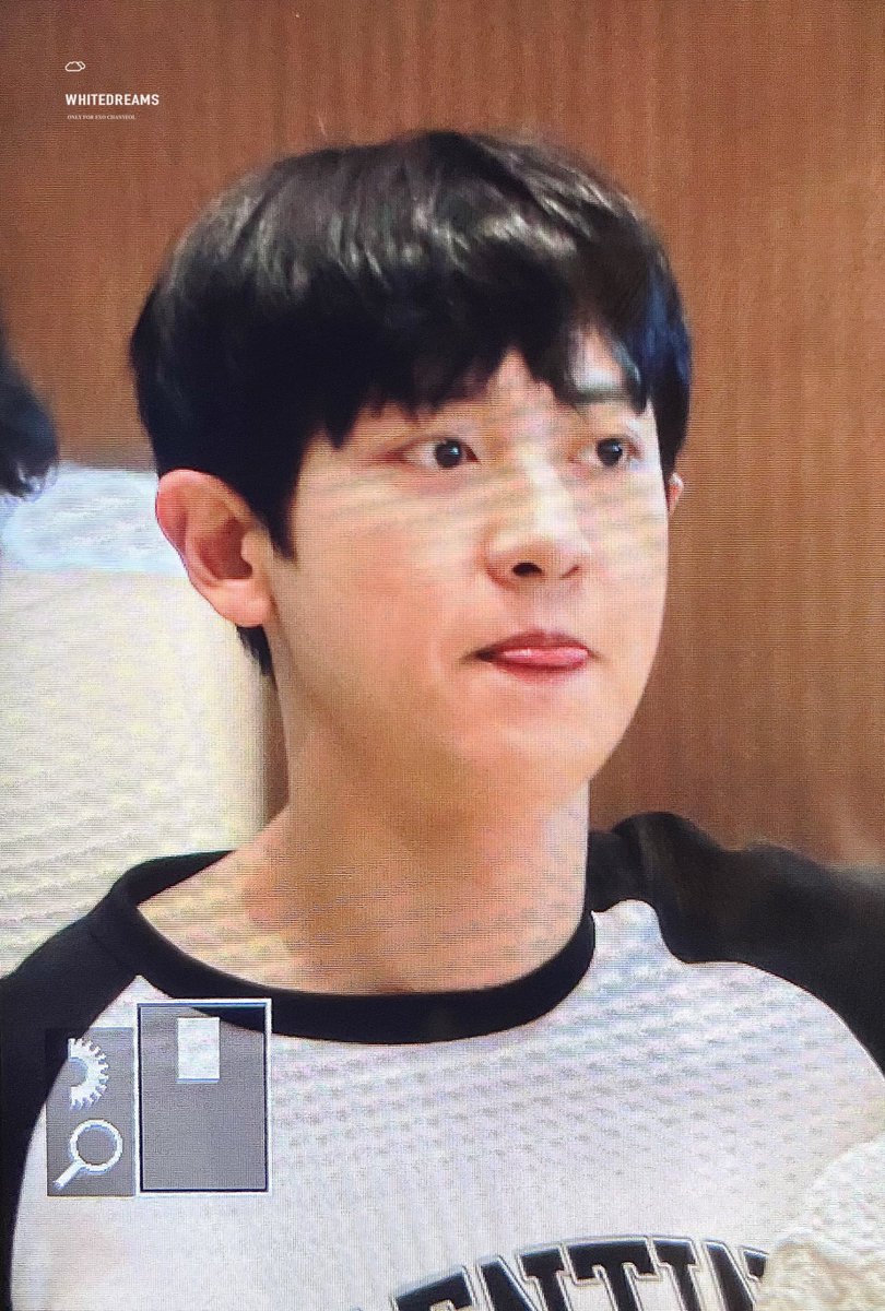 whitedreams1127's tweet photo. 230804 ICN 놀라운 멍멍이😯🐶🤎 #찬열 #chanyeol https://t.co/JzkDgX2RsT