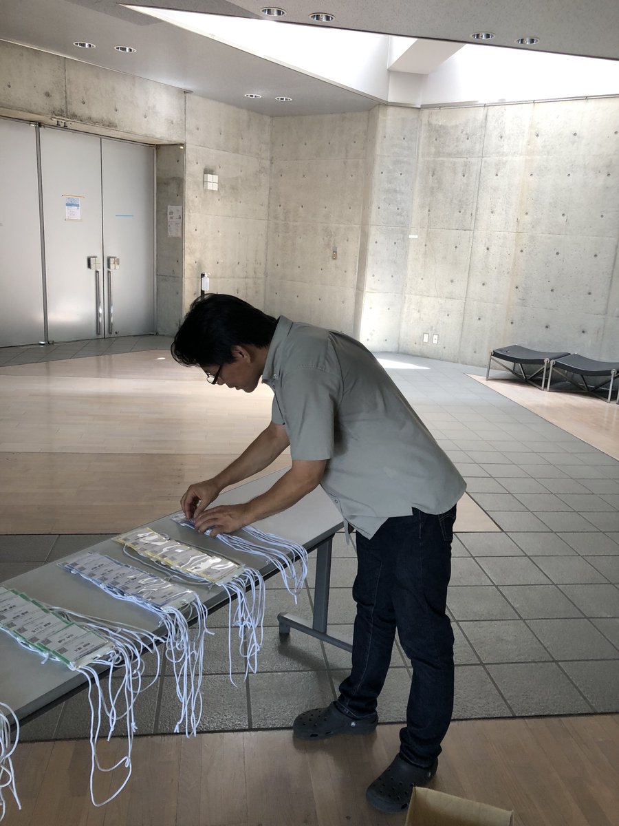 fpu_kaiyo's tweet image. 暑い中、明日の研究体験イベントの準備をする佐藤教授。明日はご来場をお待ちしております！
（※申込受付は終了しています。）

（海洋）

#福井県立大学 #FPU #イベント