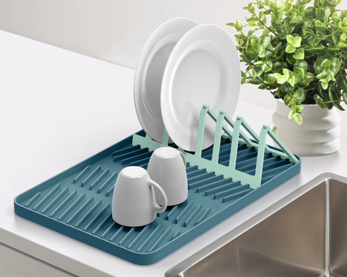 Ekagroup2009's tweet image. ✨ Quickly and easily dry your kitchen tools on this silicone drying mat by EKA. | 🍽  It features ribbing that allows water to run away from your items and allows air to get under dishes. | 💙 It is easy to clean, and will match virtually any kitchen décor.  #EKAGROUP