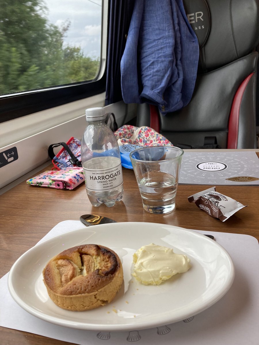 Jan_Lentzos's tweet photo. My return train journey was nicely uneventful 😌 With some really excellent at-seat service 😊
2023 is @LNER’s 100th Anniversary Year ⭐️ And the food I enjoyed was from their 100th Anniversary Menu 😋
#LondonToLeeds #ReturnJourney #LNER #FirstClass #AtSeatService #AnniversaryMenu https://t.co/tsjy55M2Oq