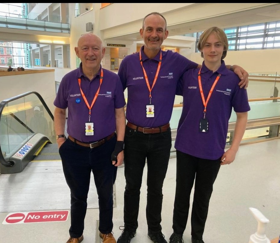 Three generations came together this morning to ensure that our patients and visitors are safely guided to their locations. The newest recruit Isaac (16), joins his grandad and his dad as a Meet and Greeter at the RVI. @NewcastleHosps @JackieDanielNHS @help_force @STM_CS_Blaydon