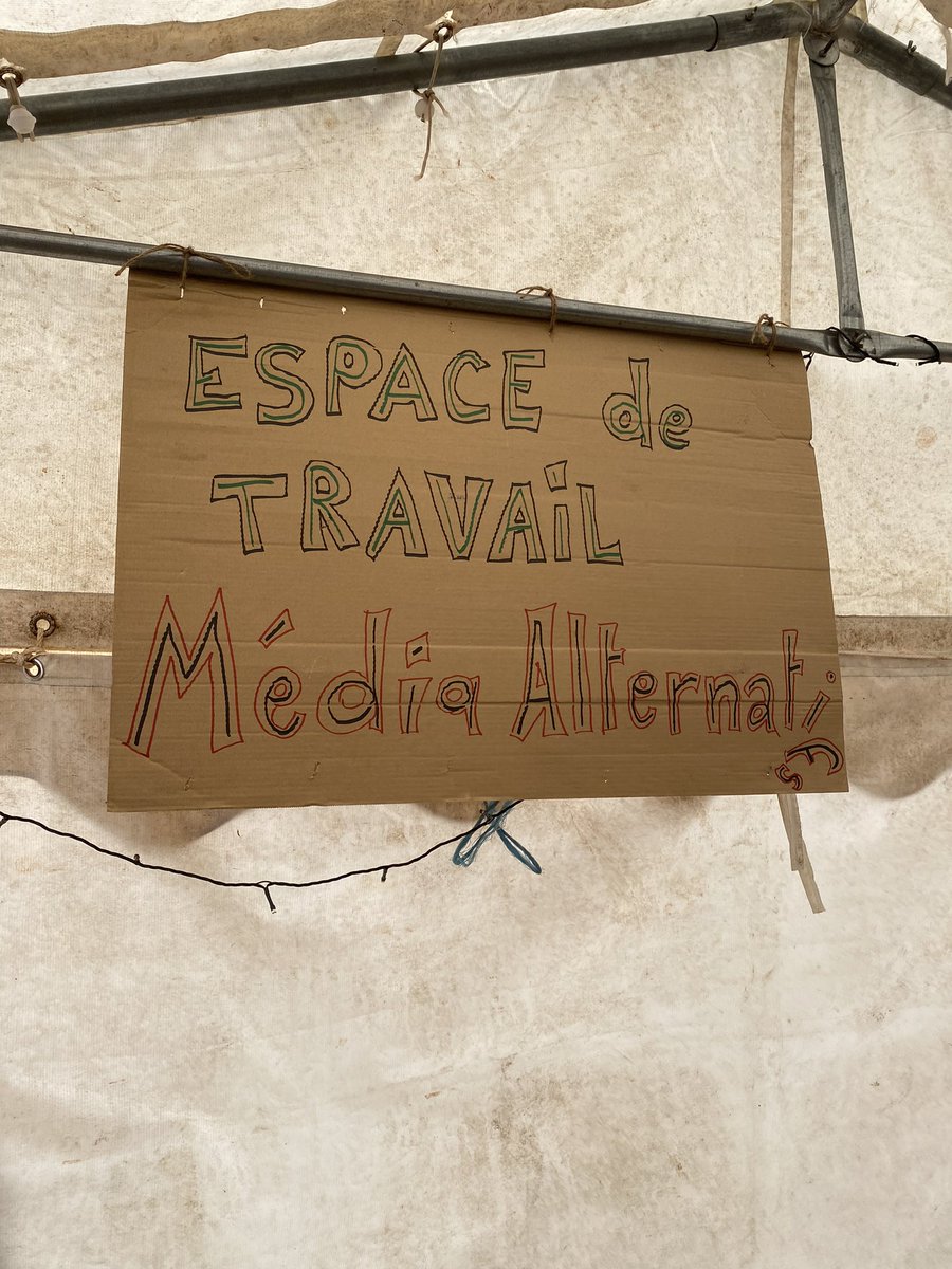 JmLesArbres's tweet photo. “📻 RADIO RÉSISTANTES 🎪📅 
Du 3 au 6 août, découvrez 4 jours d’émissions, interviews et playlists autour des luttes locales et globales. Prônant l’intelligence collective, et privilégiant la lutte éco-sociale sans violence. #lesresistances2023 @radiolarzac @RadioRPH ✔️ https://t.co/Pr4CAqflWk