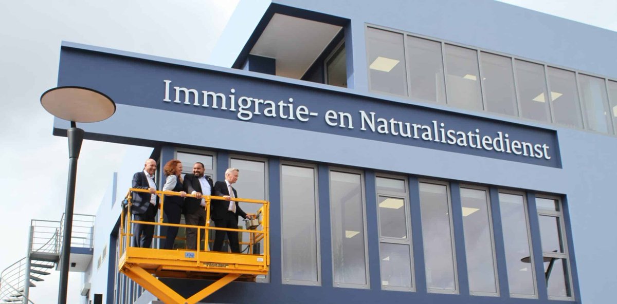 Voor de Immigratie- en Naturalisatiedienst (IND) was 2022 een jaar vol uitdagingen. Waarom? Dat lees je in ons jaarverslag, waarin we aan de hand van cijfers en ontwikkelingen terugblikken op het afgelopen jaar: bit.ly/3rY3gmg