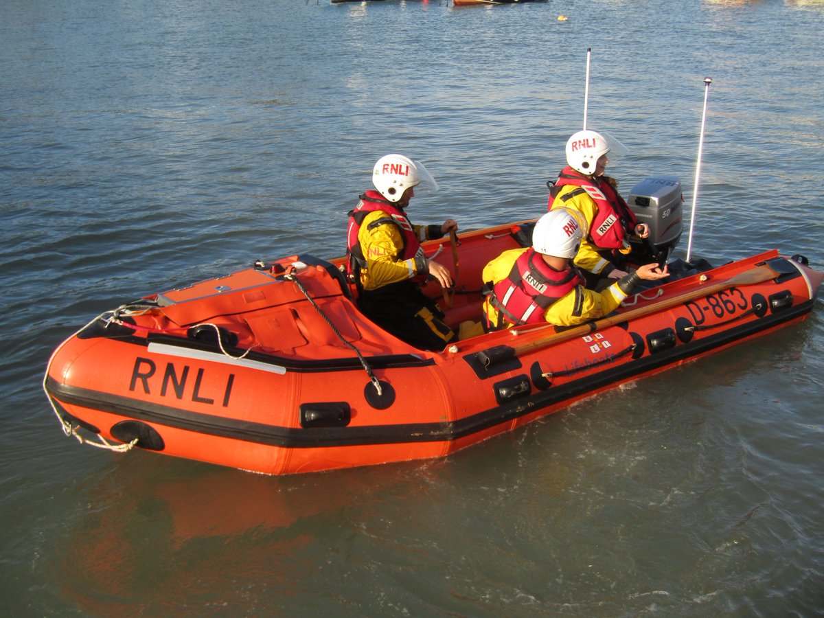 A child was washed into the sea from the pier when a wave hit her yesterday evening. Our volunteer crew were training in the inshore lifeboat nearby and the child and her friends were taken to the lifeboat station where they could be warmed up until their families collected them.