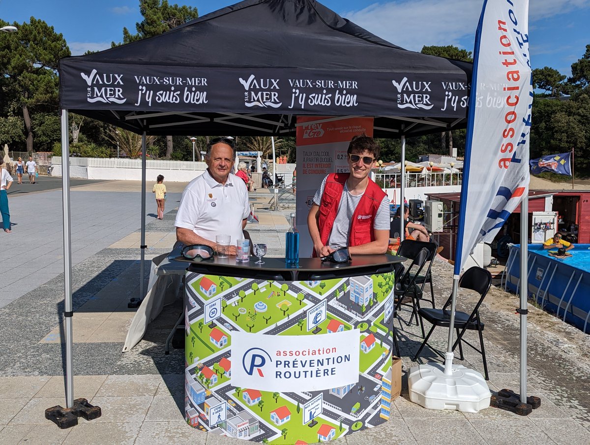 Preventionrout's tweet photo. [Tournée des plages 2023 🏖️] Nous étions à #VauxSurMer (17) pour sensibiliser les vacanciers au risque alcool &amp; conduite.

Merci à nos bénévoles pour leur disponibilité. 

#aPR #preventionroutiere #prevention #tdp23 #vacance #ete https://t.co/qZF3g8wkV9