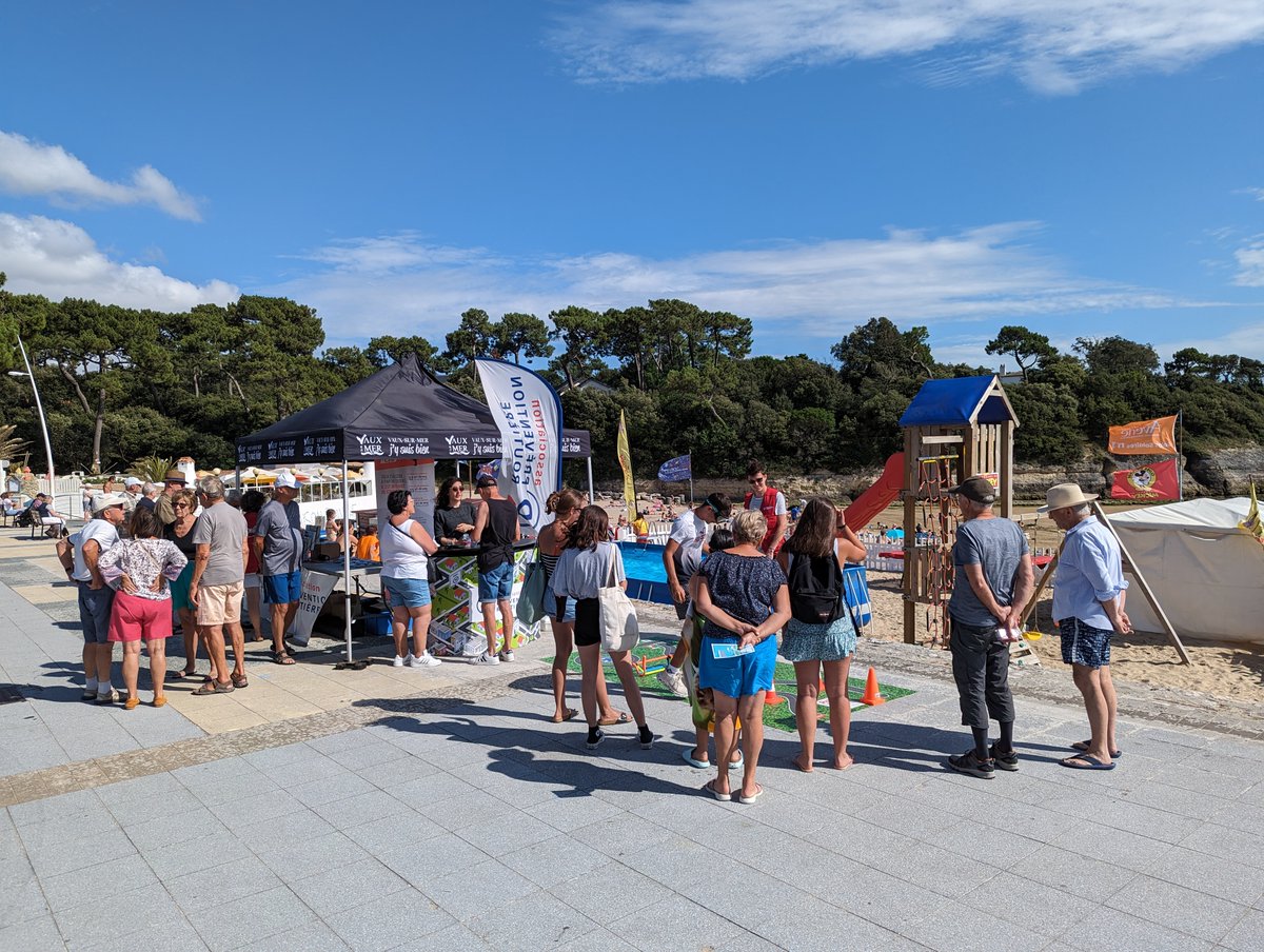 Preventionrout's tweet photo. [Tournée des plages 2023 🏖️] Nous étions à #VauxSurMer (17) pour sensibiliser les vacanciers au risque alcool &amp; conduite.

Merci à nos bénévoles pour leur disponibilité. 

#aPR #preventionroutiere #prevention #tdp23 #vacance #ete https://t.co/qZF3g8wkV9