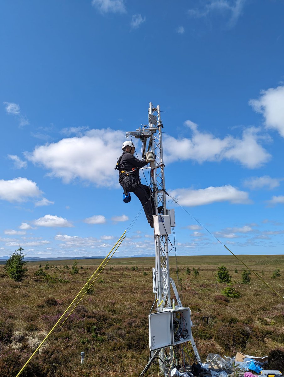 Being a #peatland hydrology &amp; #greenhouse gas technician means climbing flux towers! 

We have a network of towers to measure greenhouse gas #emissions from peatland.
 
This one <a href="/Natures_Voice/">RSPB</a> Forsinard Flows Nature Reserve.  

#Fridayinthefield

More: bit.ly/475VHKm