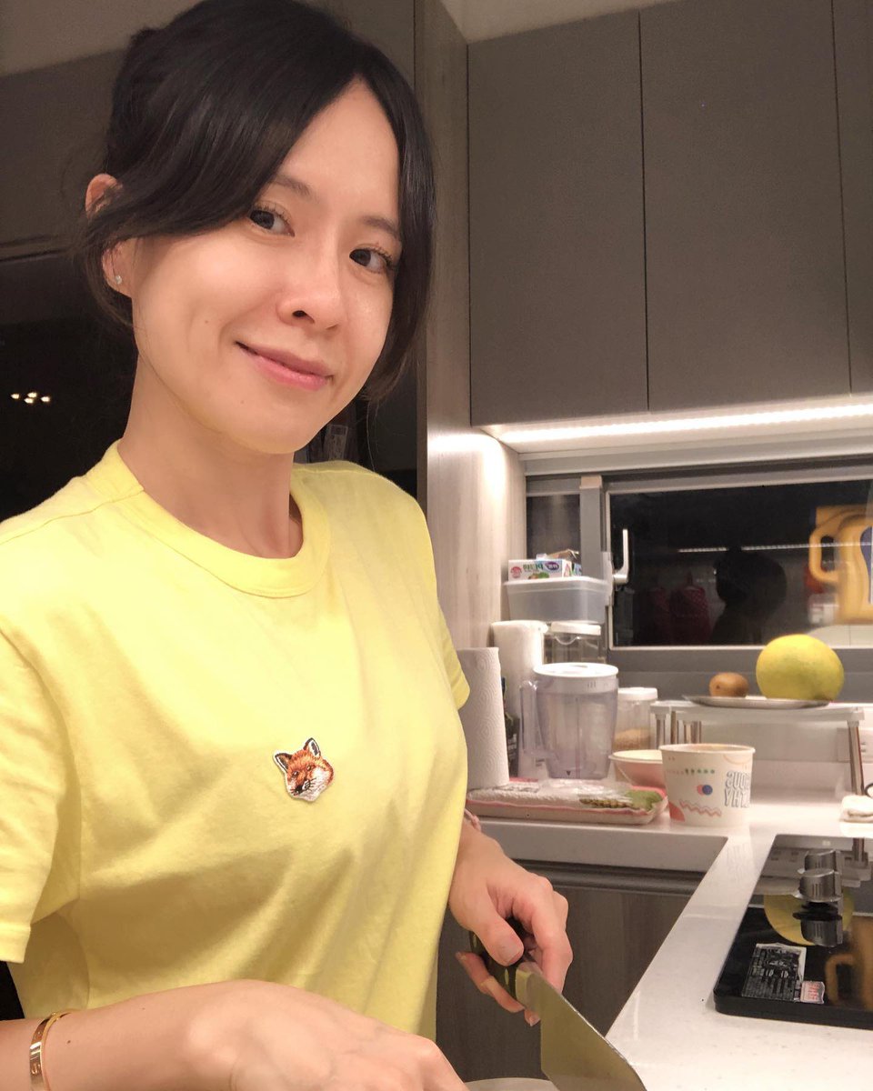rwindi33's tweet photo. hello，欢迎来到我这个40岁的阿姨的生活分享，今天自己做一个参鸡汤！ https://t.co/IBLSWqpIfV