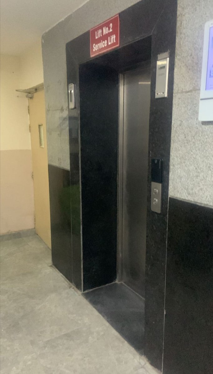 Noida पारस टिएरा में सोसायटी में लिफ्ट का तार टूटने हुए बुजुर्ग महिला की मौत के मामले में 
परिवार की शिकायत पुलिस ने मेंटिनेंस एजेंसी, मेंटिनेंस मैनेजर, AOA, लिफ्ट मैन्युफैक्चरिंग कंपनी समेत आठ पर केस दर्ज।