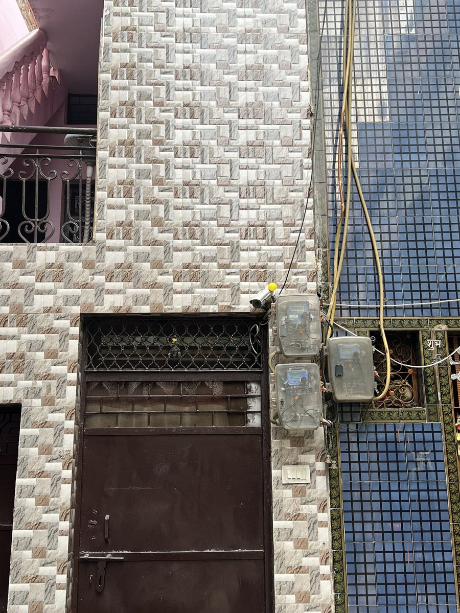 sachdevasaab__'s tweet photo. @DelhiPolice this act is against right to privacy, kindly help to resolve this, we are frightened as neighbors have kept us in 24x7 surveillance by installing these cameras allegedly @DCPEastDelhi @DCP_CCC_Delhi @CPDelhi @CMODelhi @mschhayasharma @NCA_UK https://t.co/gnon9OCPgd