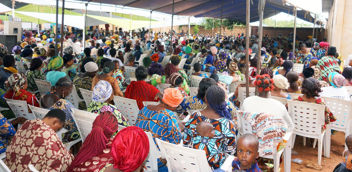 La Fondation Luc Sètondji #ATROKPO a organisé ce jeudi 3 août 2023, une séance d'échanges et de rappel des règles de gestion financière à l'intention des groupements de femmes de Bohicon. 
lc.cx/_ja6a9
#flsa
#autonomisationdesfemmes
