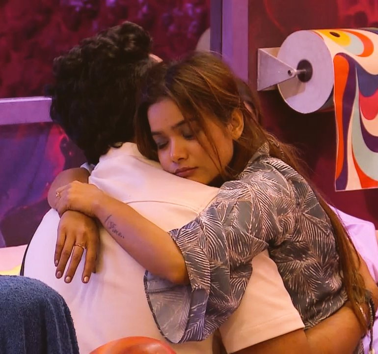 @JioCinema <a href="/BeingSalmanKhan/">Salman Khan</a> <a href="/ItsManishaRani/">Manisha Rani</a> <a href="/heyshankar_/">Jiya Shankar</a> <a href="/ElvishYadav/">Elvish Yadav</a> <a href="/AbhishekMalhan4/">Abhishek Malhan</a> #AbhiSha