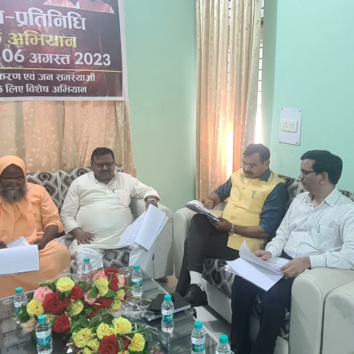 निरीक्षण भवन (पीलीभीत) में विद्युत विभाग के अधिकारियों एवं प्रशासनिक अधिकारियों की उपस्थिति में ‘विद्युत उपभोक्ता एवं जन–प्रतिनिधि संपर्क अभियान’ के तहत बैठक का आयोजन किया गया जिसमें सम्मिलित हुआ एवं क्षेत्र की जनता की समस्याओं को ध्यान में रखते हुए अधिकारियों से वार्ता की.