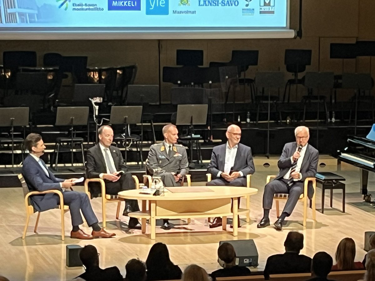 OutiTor's tweet image. Kansallinen yhtenäisyys on oleellinen osa Suomen turvallisuutta ja puolustuskykyä panelistien tiivistämänä  #päämajasymposium