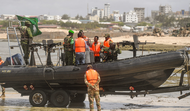ADFmagazine's tweet photo. Joint #ATMIS & EUCAP conducts maritime security #MarSec training for #Somalia Navy and Coast Guard #SNCG - https://t.co/39uc9CFM3P via @defenceWeb_Afr https://t.co/uPfUbQZDiD