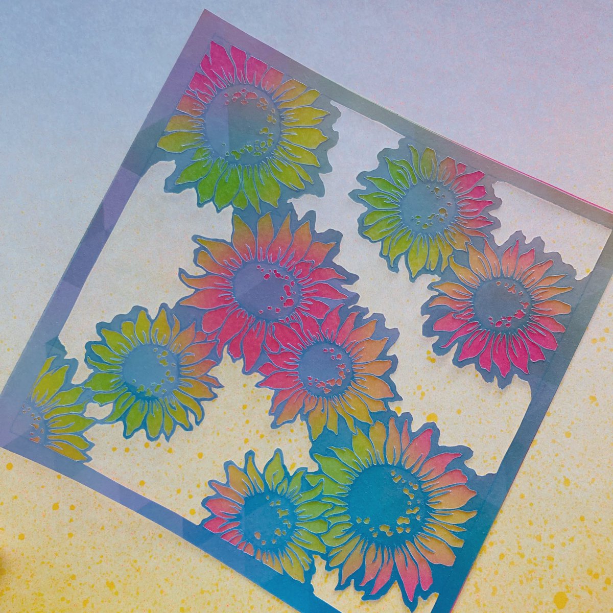 noce_nuts's tweet photo. 🌻 向日葵 🌻

 #切り絵
 #ヒマワリ

草の成長が遅々な程、
庭の花も樹樹も水分不足、
雨降らない
暑い日が続いてる...年々暑さが増す☀( *¯ㅿ¯*)暑っ💦 https://t.co/rJFJpVpcEP