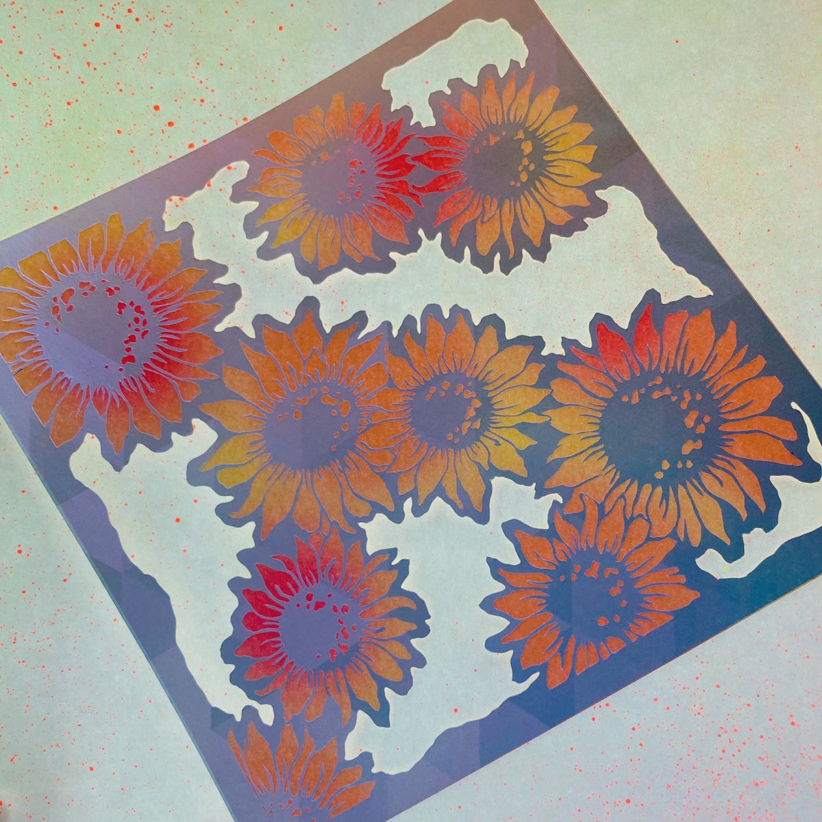 noce_nuts's tweet photo. 🌻 向日葵 🌻

 #切り絵
 #ヒマワリ

草の成長が遅々な程、
庭の花も樹樹も水分不足、
雨降らない
暑い日が続いてる...年々暑さが増す☀( *¯ㅿ¯*)暑っ💦 https://t.co/rJFJpVpcEP