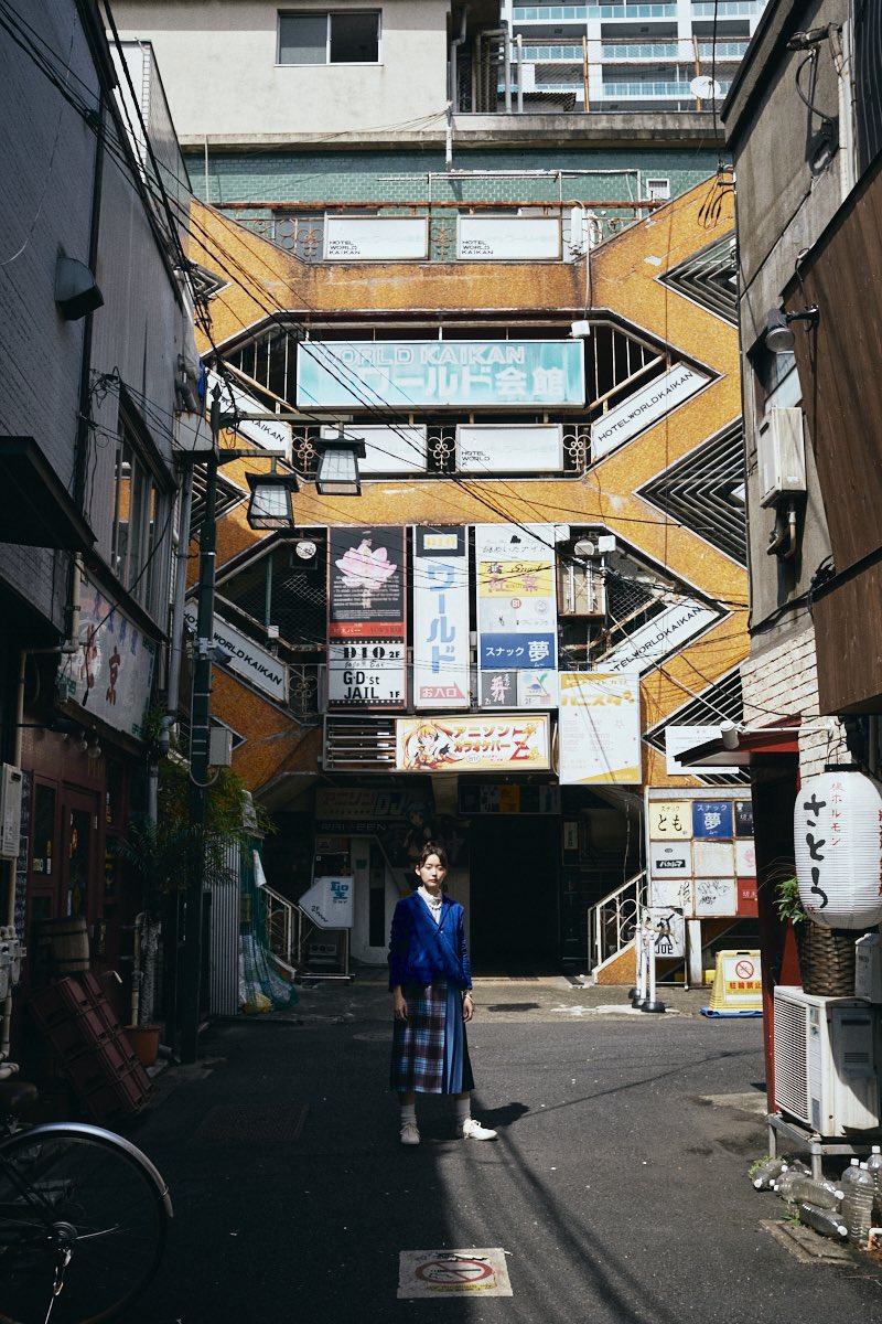 _not_six's tweet photo. 中野の駅前ってずっと工事してるよね。(って話、先週もしたな…。)

中野ワールド会館かっこいいからなくならないでほしい。 https://t.co/E2p1vAqcBM