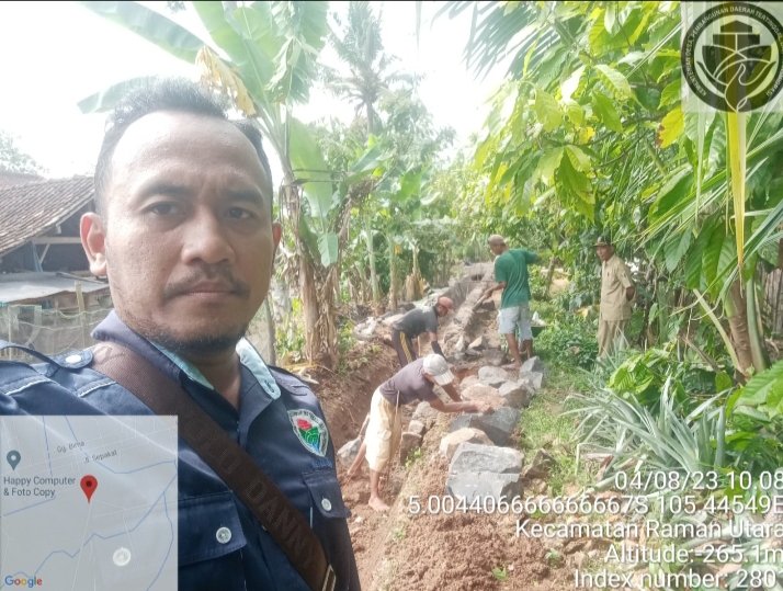 KiajarBasuki's tweet photo. #BaktiPendampingDesaLampung 

Fasilitasi kegiatan pembangunan insfratruktur saluran drainase https://t.co/SO603AHuTG