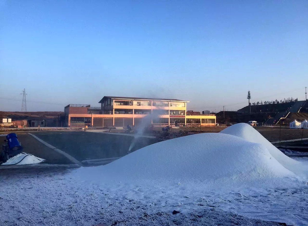 tube_icemachine's tweet image. Focusun high-temperature snow machine can produce snow stably under the condition of 35°C, bringing you snow☃️ and happiness🎉. Welcome to consult~
#Focusun #snowmachine #snowmaker #snowmakingmachine #snowmaking