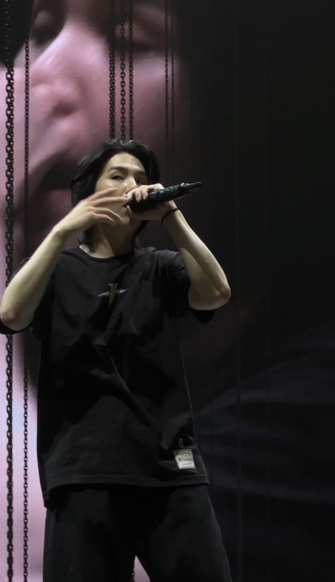 vikki_koval's tweet photo. Sound check time #ddaythefinal
#민윤기 #suga #agustd #agustday #dday #agustdtour #bts #btsconcert
#방탄소년단 #bangtan #bangtansonyeondan #yoongi #BTSARMY #MinYoongi #D_DAY_THE_FINAL #D_DAY_THE_FINAL_D1 https://t.co/jYV03lWYRI